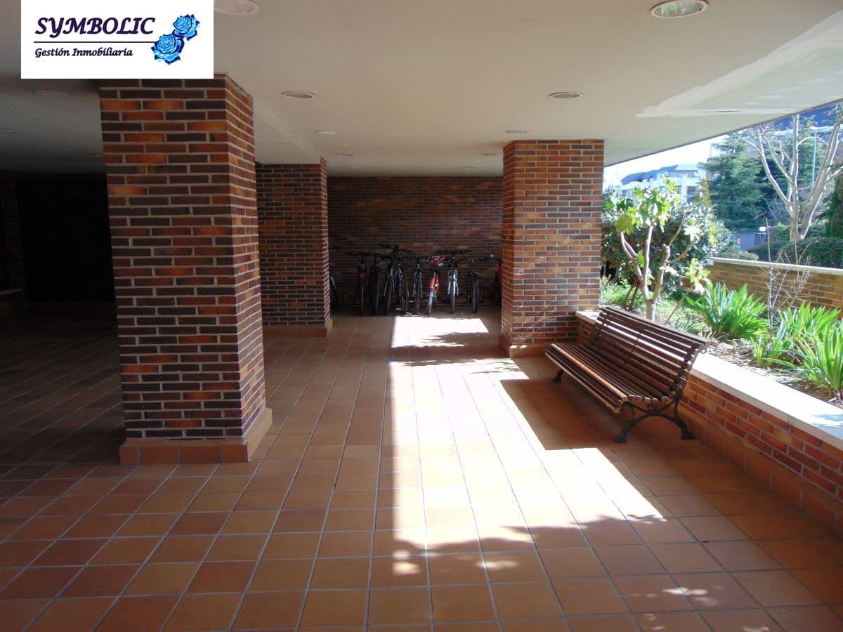 3 sovrum Lägenhet att hyra i Majadahonda med pool garage - 2 700 € (Ref: 9719192)