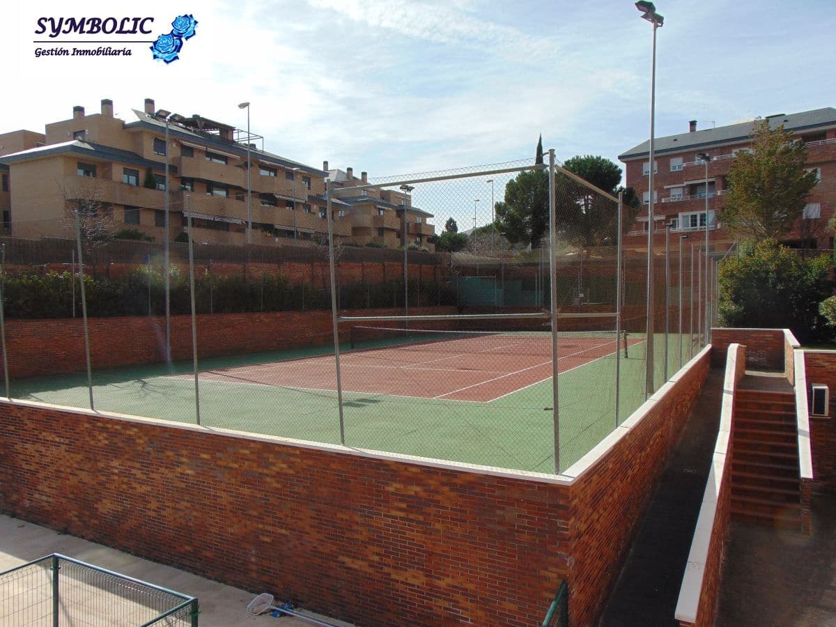 3 sovrum Lägenhet att hyra i Majadahonda med pool garage - 2 700 € (Ref: 9719192)