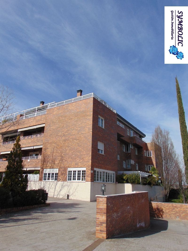 3 sovrum Lägenhet att hyra i Majadahonda med pool garage - 2 700 € (Ref: 9719192)