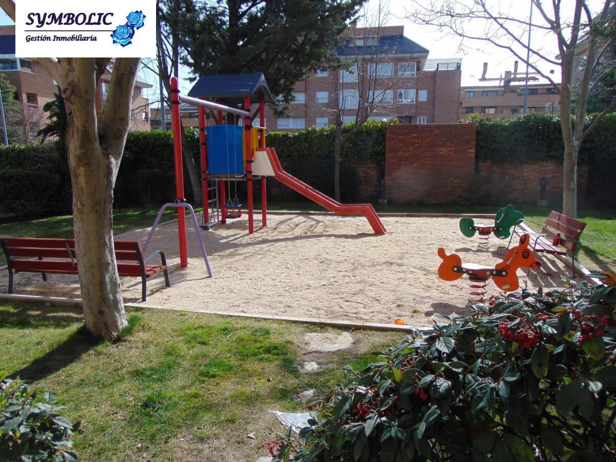 3 sovrum Lägenhet att hyra i Majadahonda med pool garage - 2 700 € (Ref: 9719192)