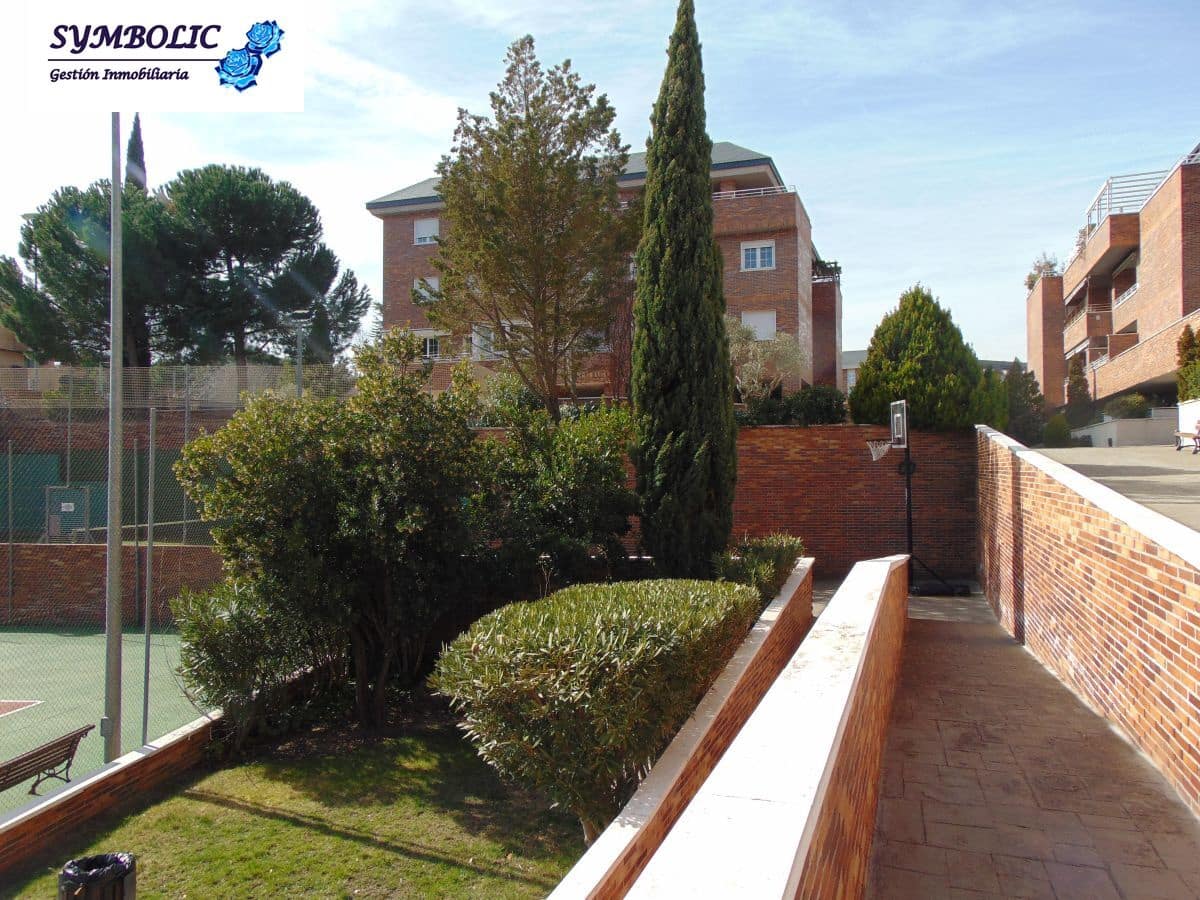 3 sovrum Lägenhet att hyra i Majadahonda med pool garage - 2 700 € (Ref: 9719192)