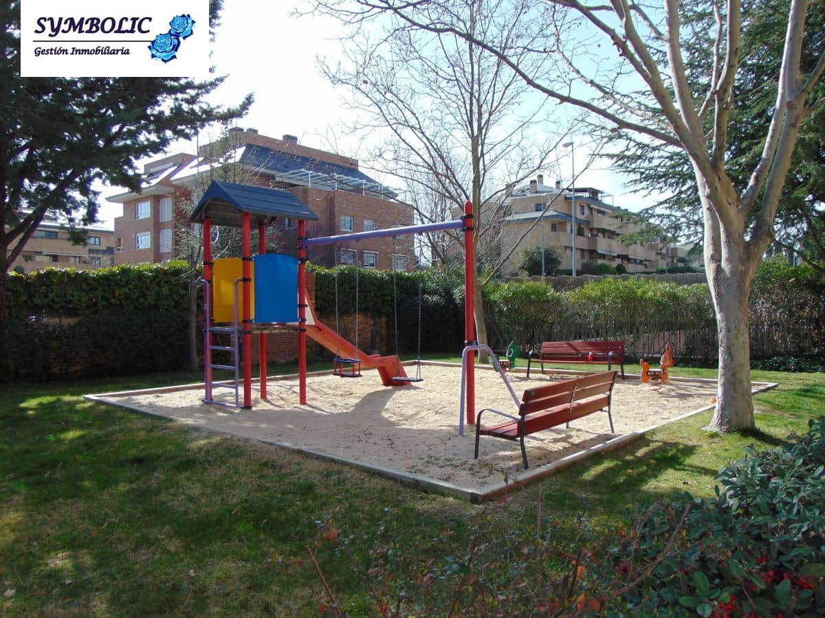 3 sovrum Lägenhet att hyra i Majadahonda med pool garage - 2 700 € (Ref: 9719192)