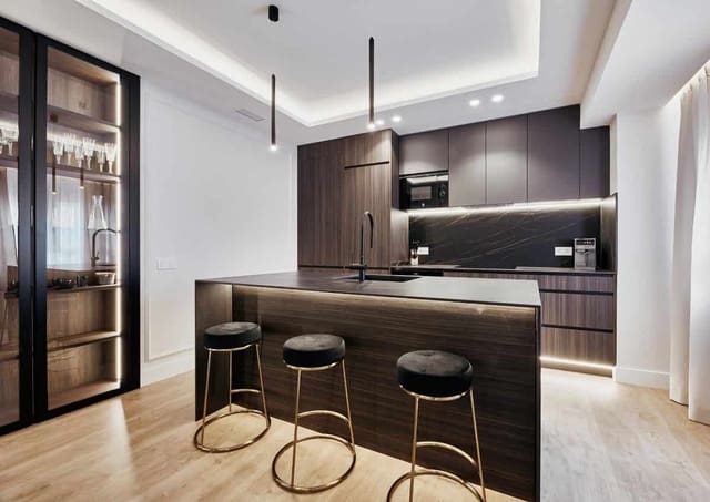 3 soveværelse Lejlighed til salg i Almagro, Madrid by - € 2.099.000 (Ref: 9726236)