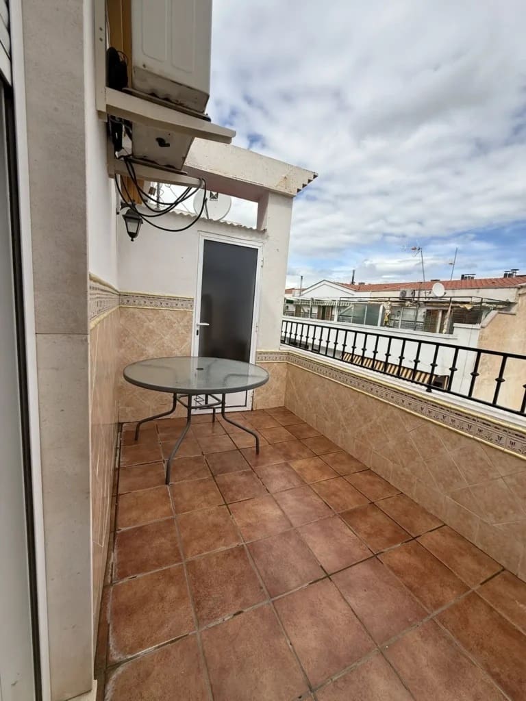 2 makuuhuone Kattohuoneisto myytävänä paikassa Quesada - 58 000 € (Ref: 9487960)