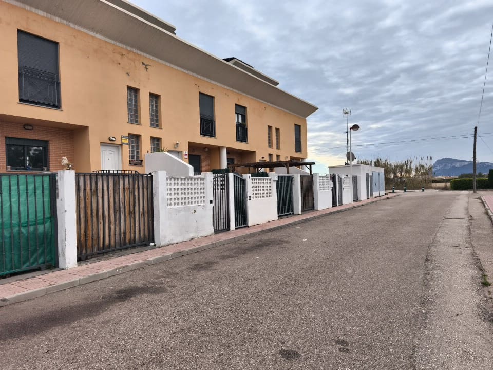 3 soverom Rekkehus til salgs i Els Poblets med garasje - € 280 000 (Ref: 9528110)