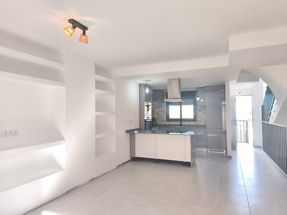 3 soverom Rekkehus til salgs i Els Poblets med garasje - € 280 000 (Ref: 9528110)