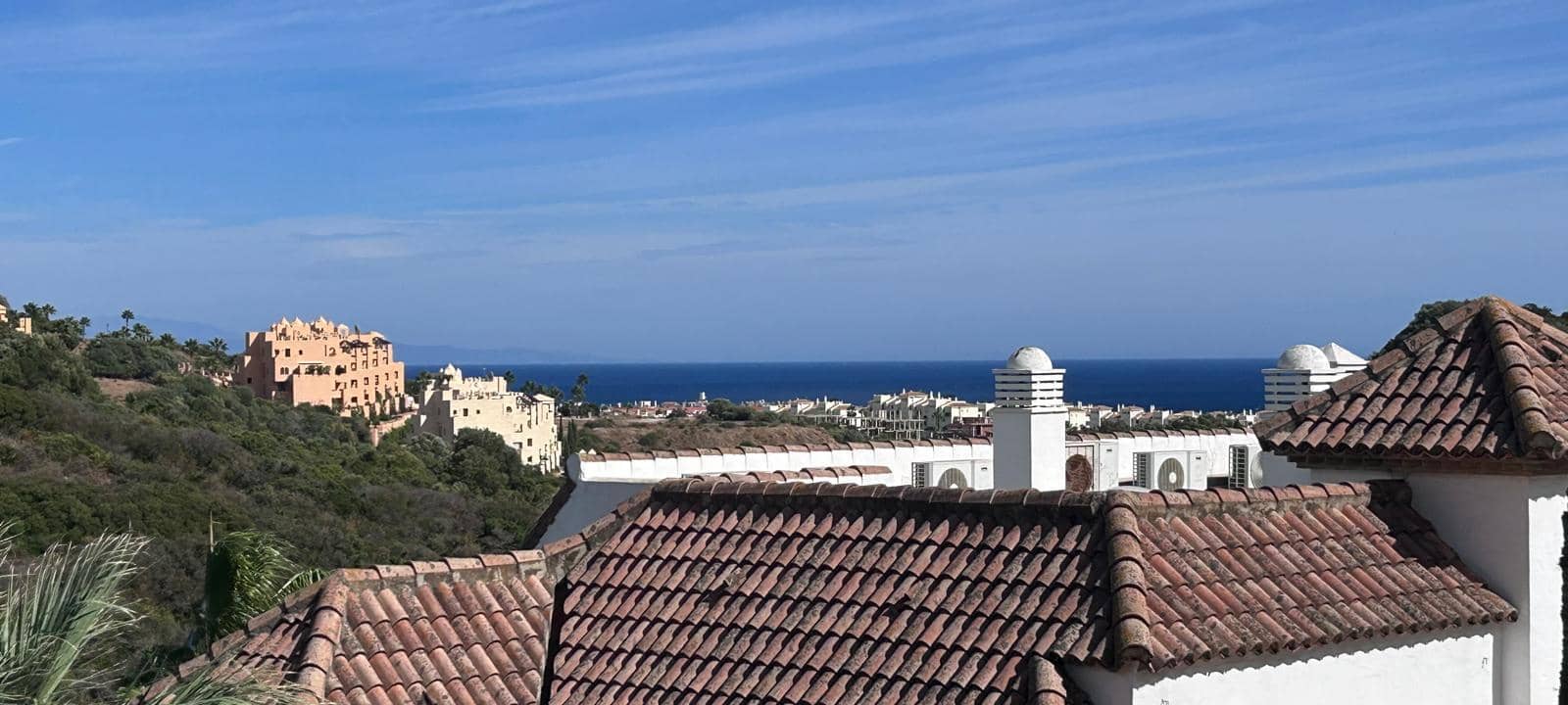 2 bedroom Apartment for sale in La Duquesa / Puerto de la Duquesa with pool garage - € 295,000 (Ref: 9496684)