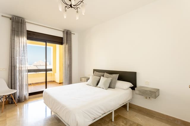 2 chambre Appartement à vendre à La Duquesa / Puerto de la Duquesa, Manilva avec piscine garage - 295 000 € (Ref: 9496684)