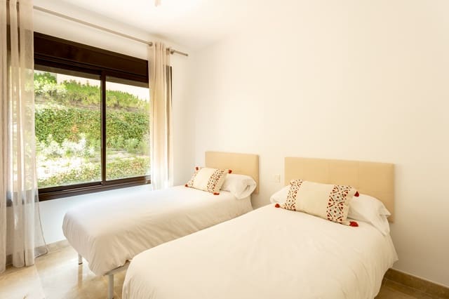 2 chambre Appartement à vendre à La Duquesa / Puerto de la Duquesa, Manilva avec piscine garage - 295 000 € (Ref: 9496684)