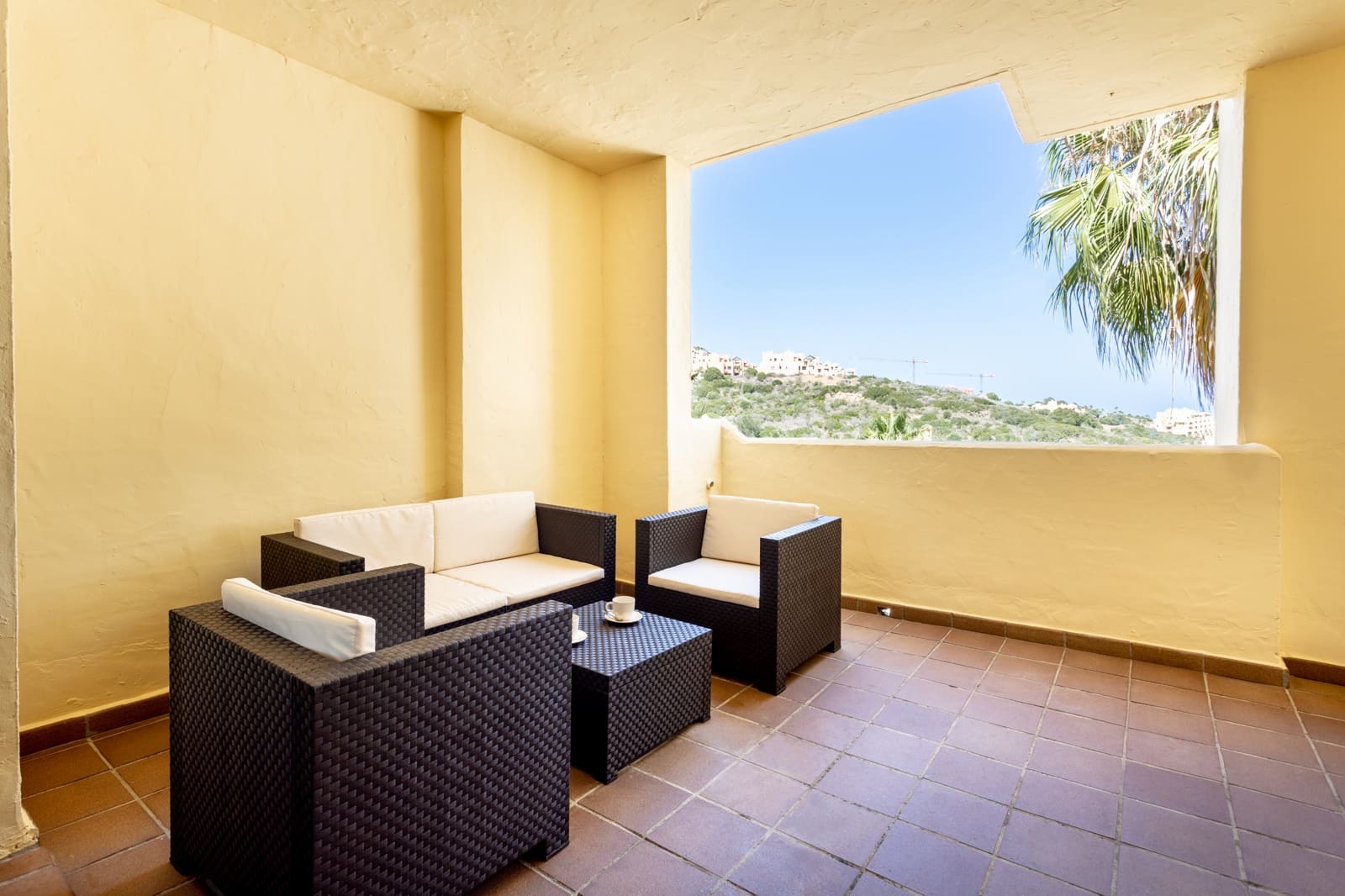 2 bedroom Apartment for sale in La Duquesa / Puerto de la Duquesa with pool garage - € 295,000 (Ref: 9496684)