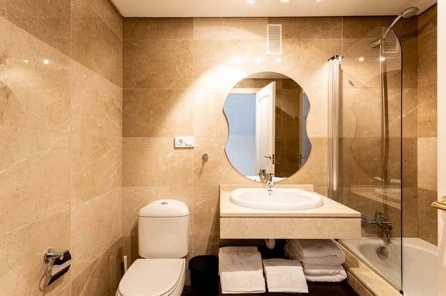 2 chambre Appartement à vendre à La Duquesa / Puerto de la Duquesa, Manilva avec piscine garage - 295 000 € (Ref: 9496684)