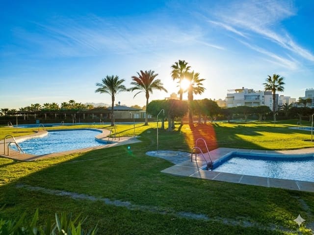 2 makuuhuone Ranta-asunto myytävänä paikassa El Playazo, Vera mukana uima-altaan 
autotalli - 265 125 € (Ref: 9506924)