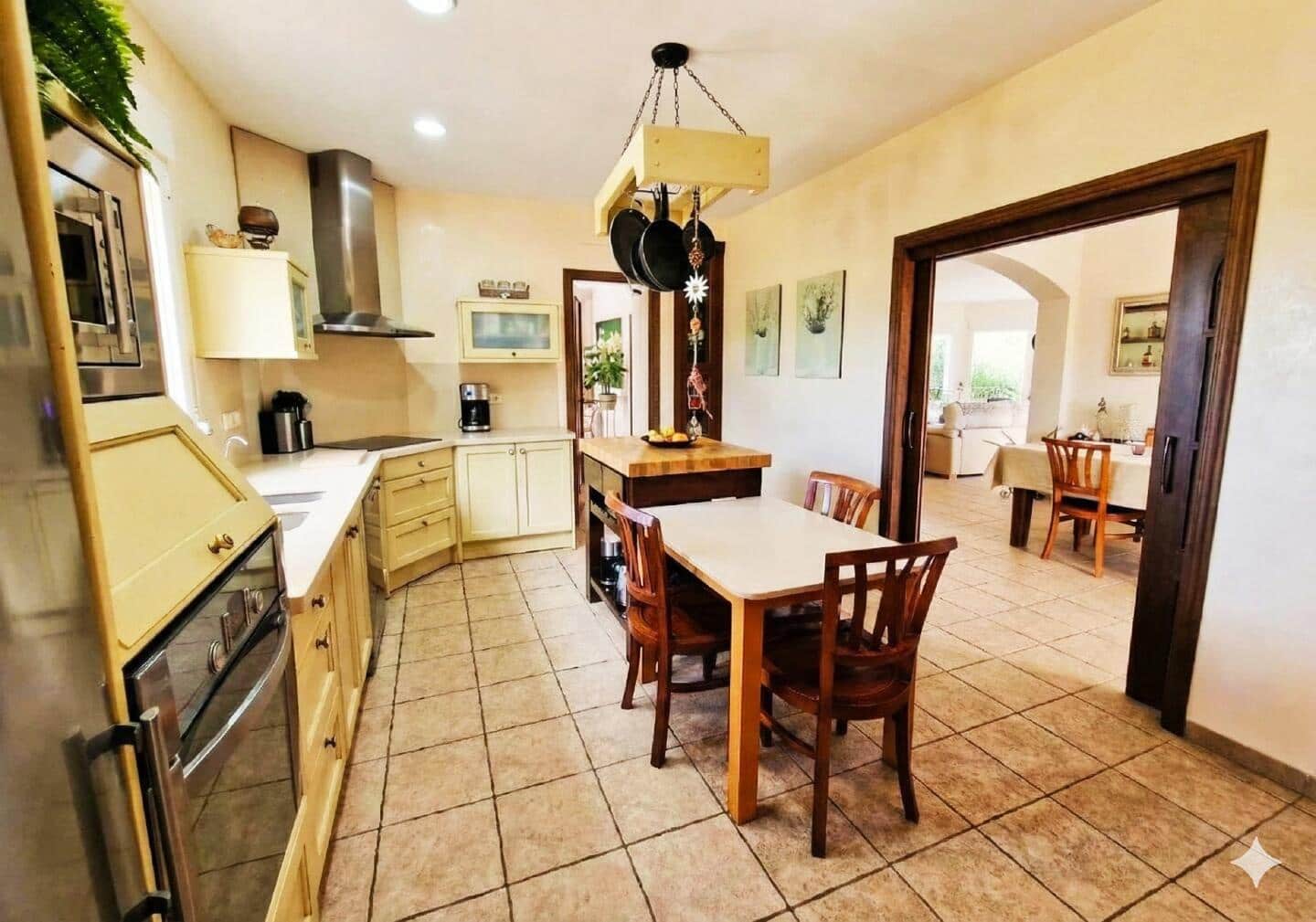 4 makuuhuone Omakotitalo myytävänä paikassa Vera mukana uima-altaan - 695 000 € (Ref: 9521619)