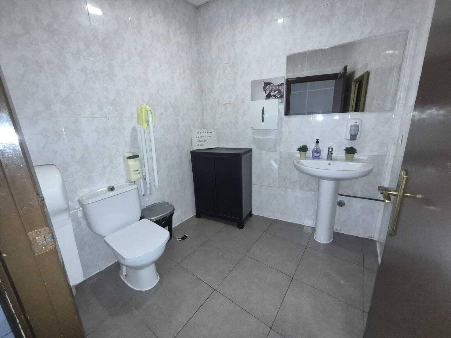 2 bedroom Commercial for sale in Cuevas del Almanzora - € 450,000 (Ref: 9696628)