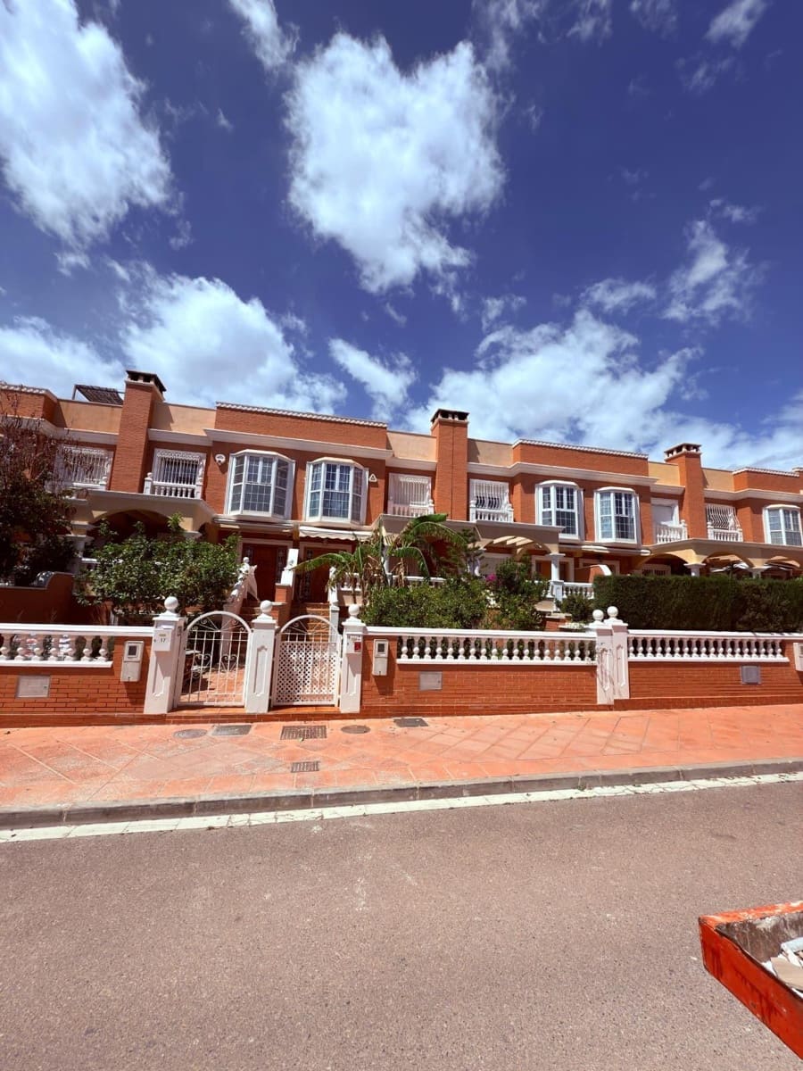 4 slaapkamer Appartement te koop in Almeria stad - € 425.000 (Ref: 9751949)