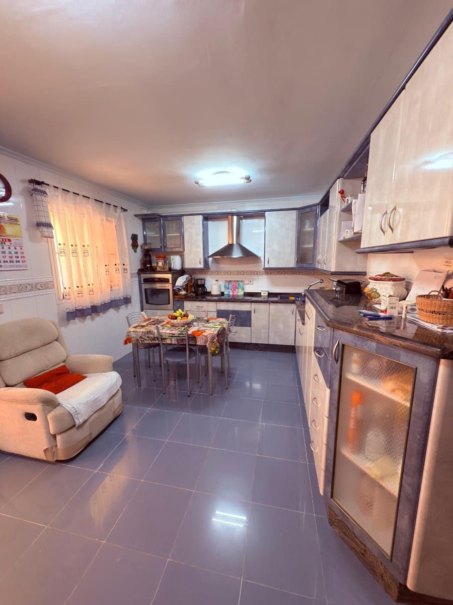 4 slaapkamer Appartement te koop in Almeria stad - € 425.000 (Ref: 9751949)