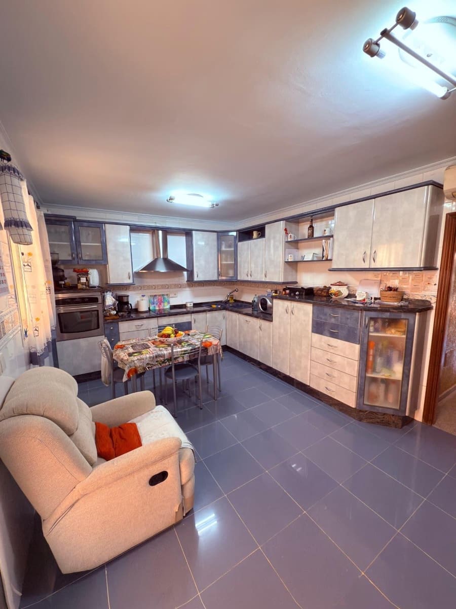 4 slaapkamer Appartement te koop in Almeria stad - € 425.000 (Ref: 9751949)