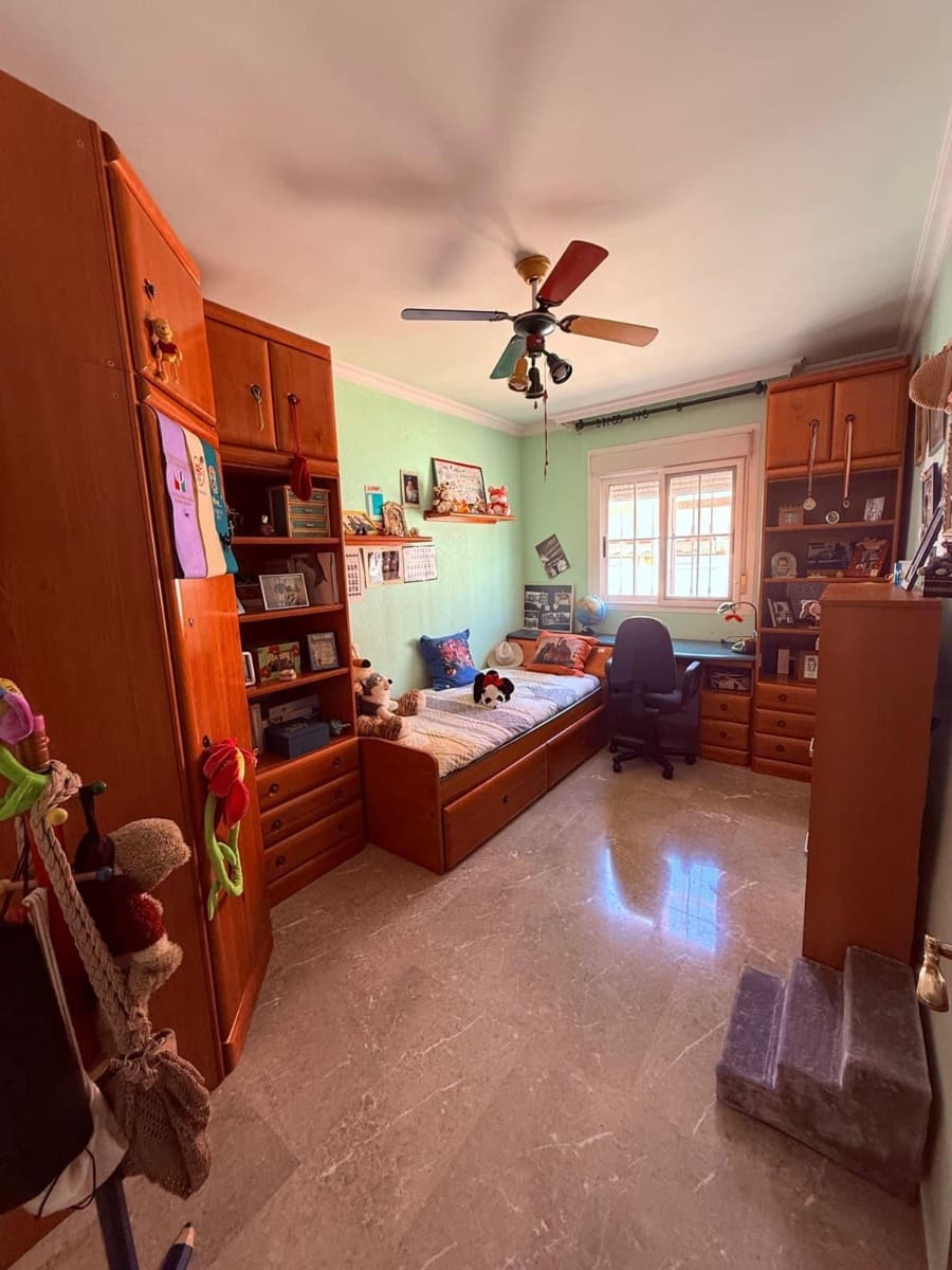 4 slaapkamer Appartement te koop in Almeria stad - € 425.000 (Ref: 9751949)