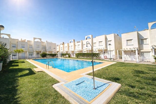 Chalet de 3 habitaciones en Vera en venta con piscina - 200.000 € (Ref: 9811539)