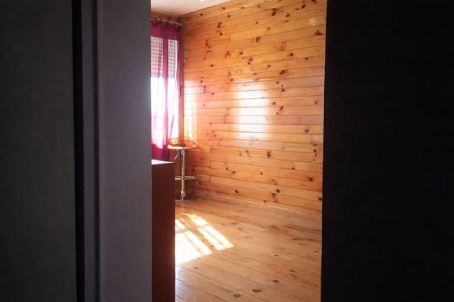 Chalet de 3 habitaciones en Vera en venta con piscina - 200.000 € (Ref: 9811539)