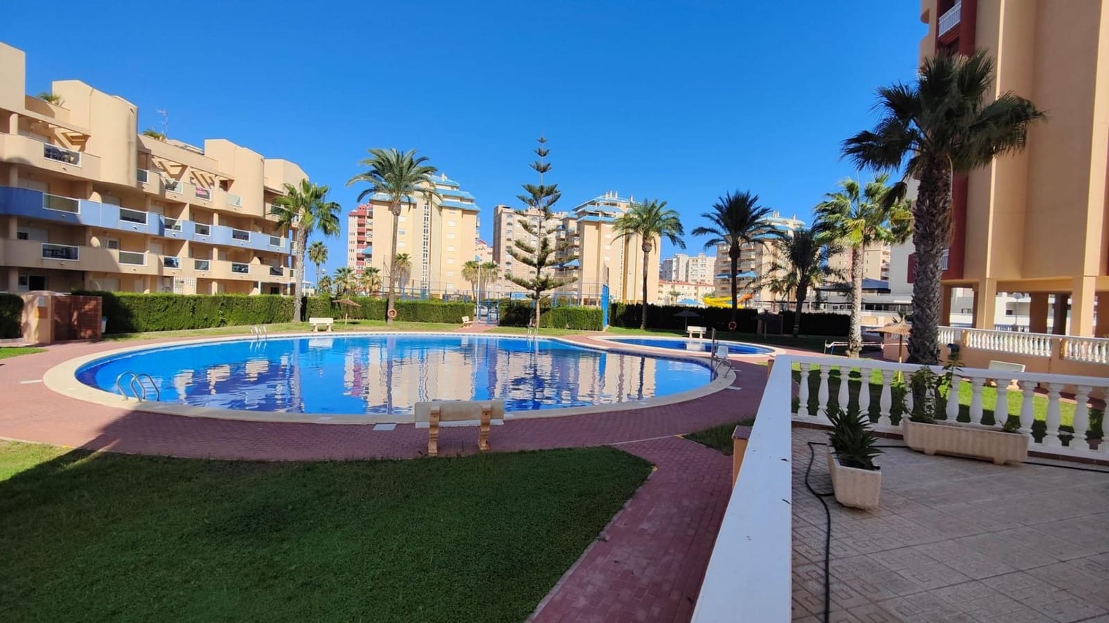 2 bedroom Apartment for sale in La Manga del Mar Menor with pool garage - € 235,000 (Ref: 9820495)