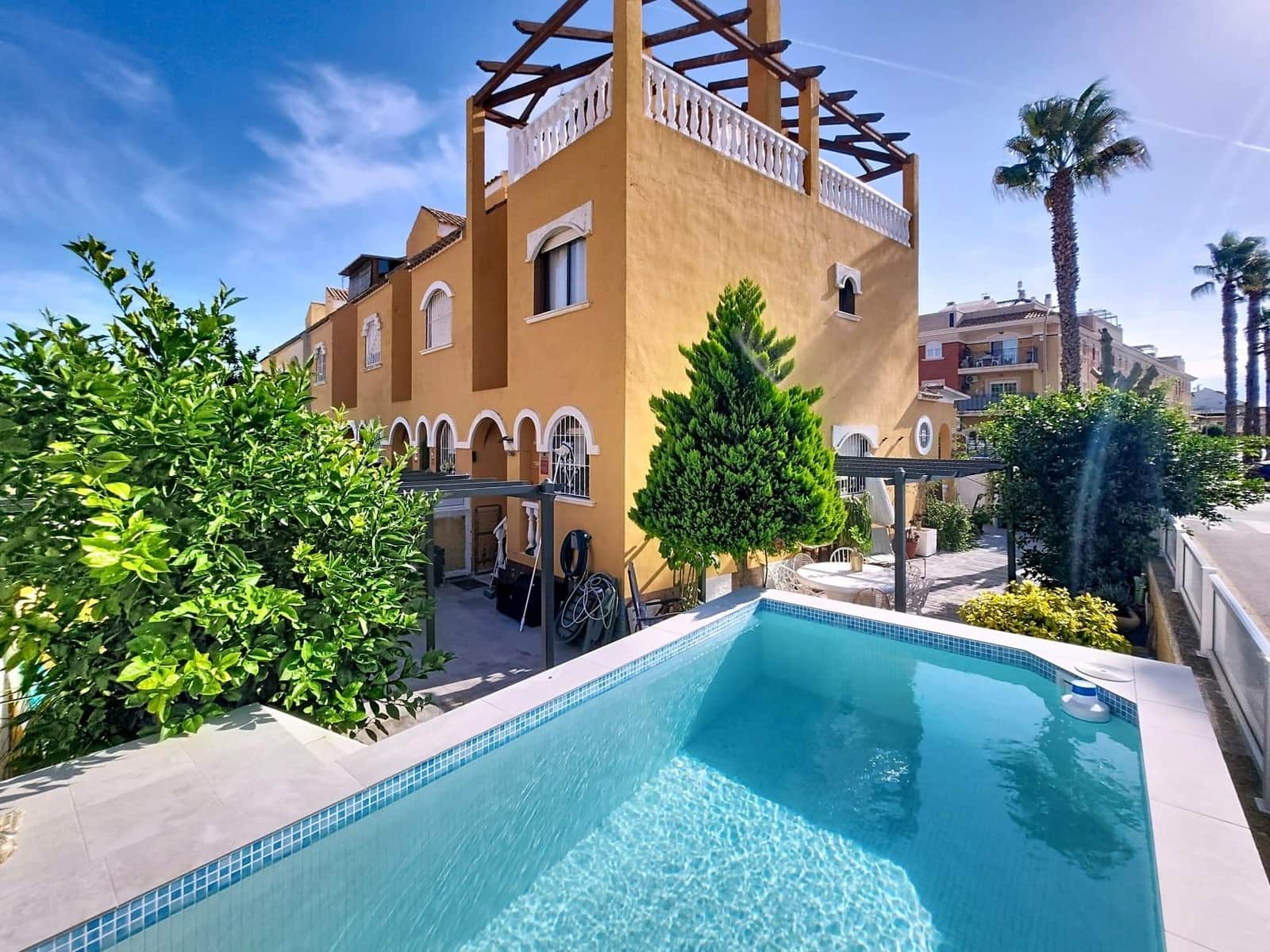 Apartamento de 2 habitaciones en Los Alcázares en venta con piscina garaje - 265.000 € (Ref: 9825242)