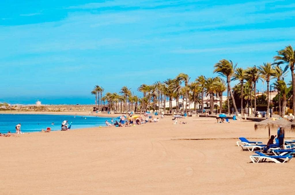 Apartamento de 2 habitaciones en Los Alcázares en venta con piscina garaje - 265.000 € (Ref: 9825242)