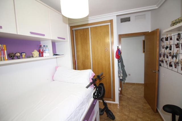 Piso de 3 habitaciones en Pilar de la Horadada en venta con piscina garaje - 145.000 € (Ref: 9913162)