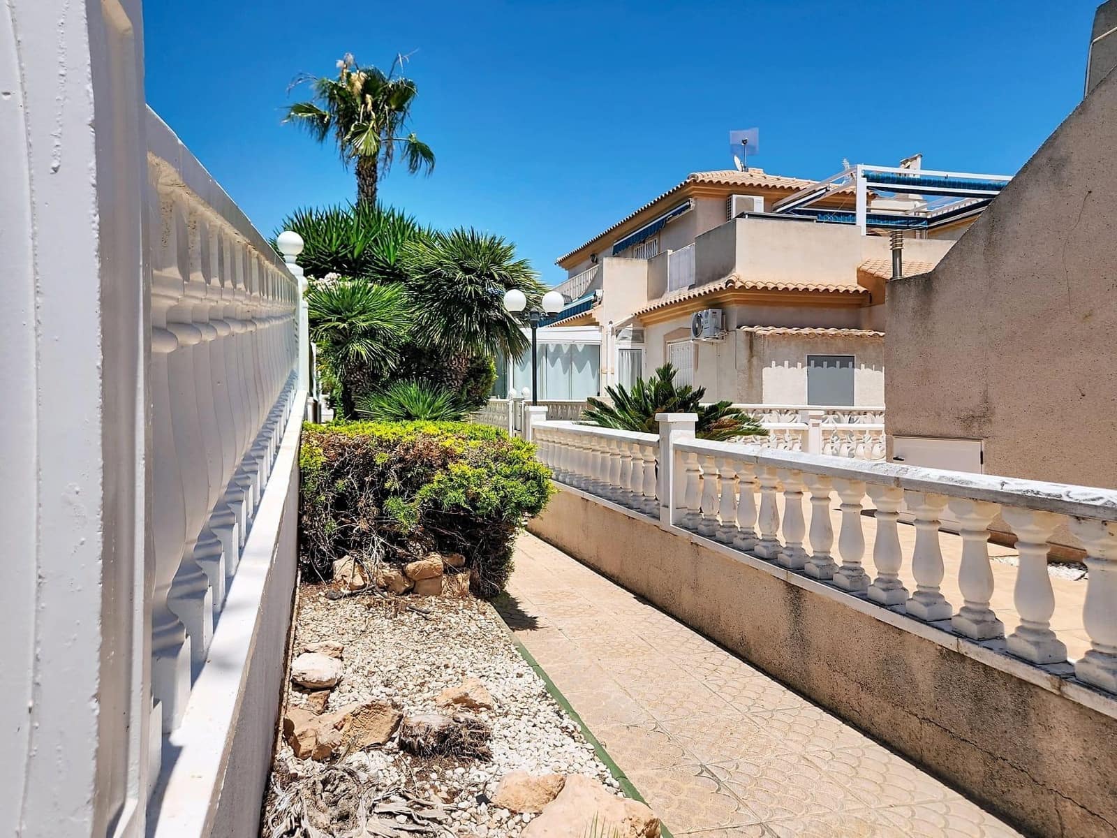 2 slaapkamer Bungalow te koop in Playa Flamenca met zwembad garage - € 199.000 (Ref: 9959781)