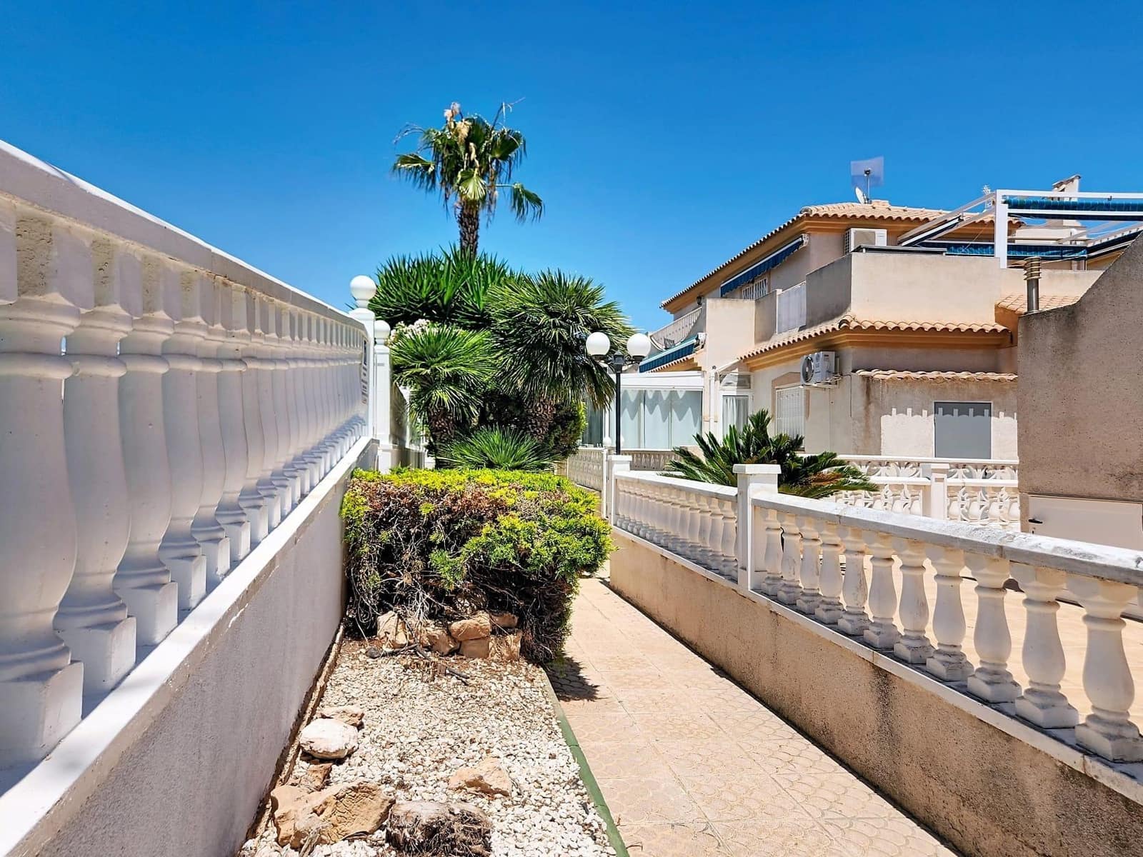 2 slaapkamer Bungalow te koop in Playa Flamenca met zwembad garage - € 199.000 (Ref: 9959781)
