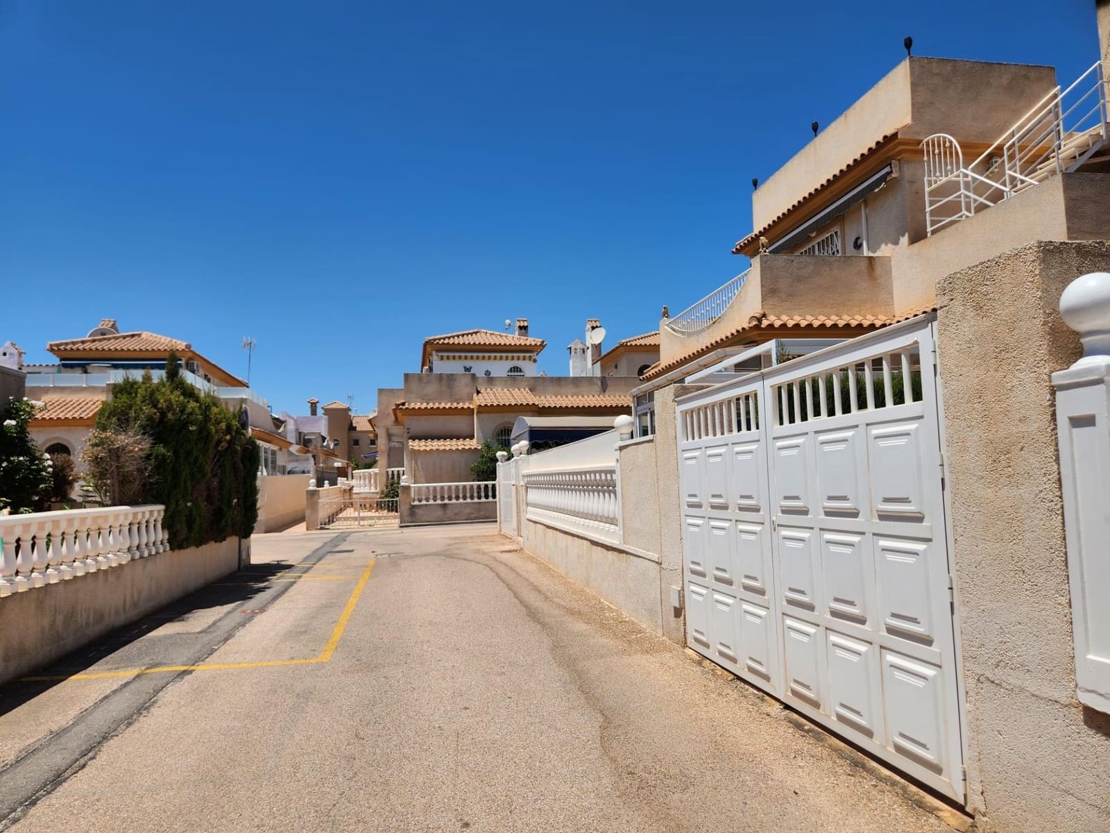 2 slaapkamer Bungalow te koop in Playa Flamenca met zwembad garage - € 199.000 (Ref: 9959781)