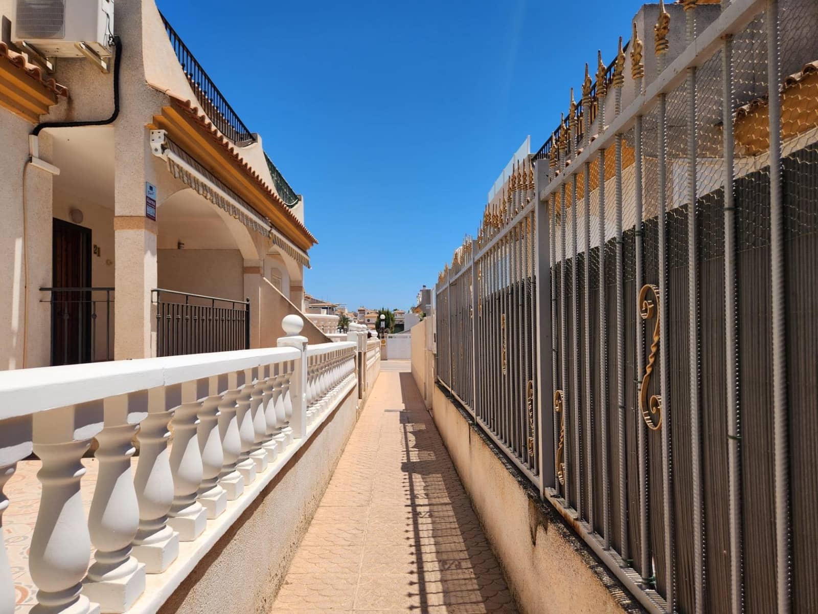 2 slaapkamer Bungalow te koop in Playa Flamenca met zwembad garage - € 199.000 (Ref: 9959781)