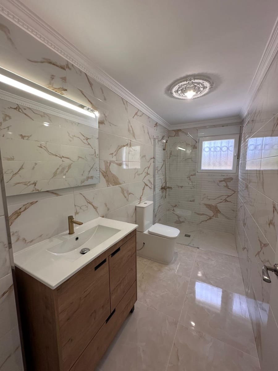 6 slaapkamer Villa te koop in La Marina met zwembad garage - € 1.210.000 (Ref: 9506818)