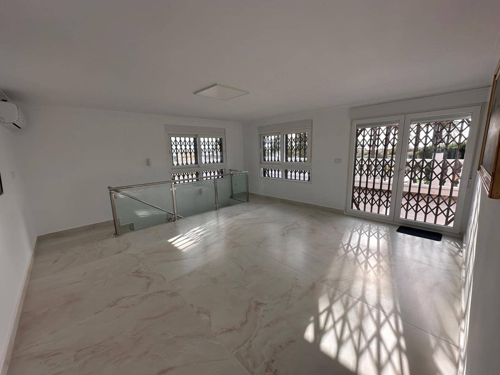 6 slaapkamer Villa te koop in La Marina met zwembad garage - € 1.210.000 (Ref: 9506818)