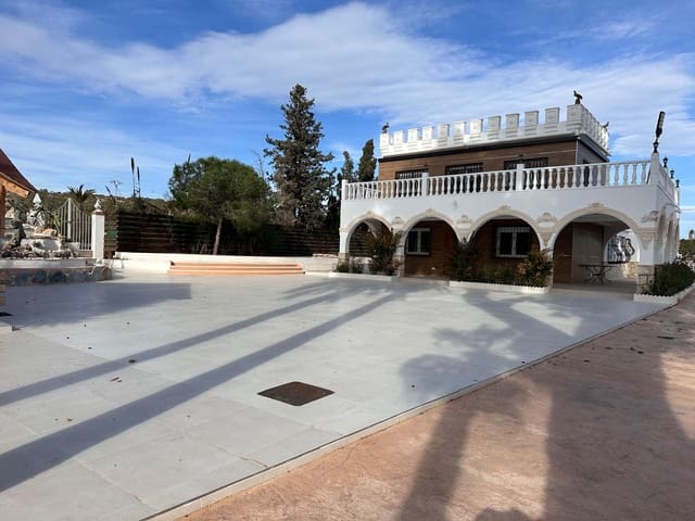6 slaapkamer Villa te koop in La Marina, Elche / Elx met zwembad garage - € 1.210.000 (Ref: 9506818)