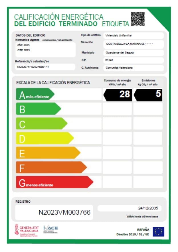 Chalet de 4 habitaciones en Guardamar del Segura en venta con piscina - 660.000 € (Ref: 9500164)