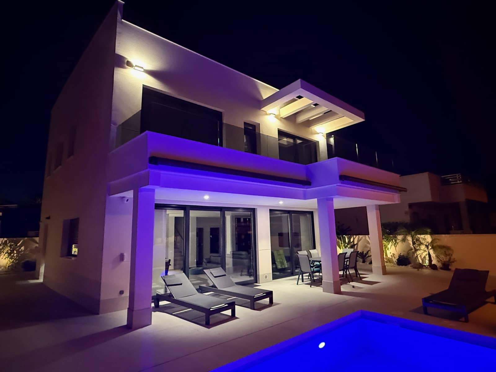 Chalet de 4 habitaciones en Guardamar del Segura en venta con piscina - 660.000 € (Ref: 9500164)