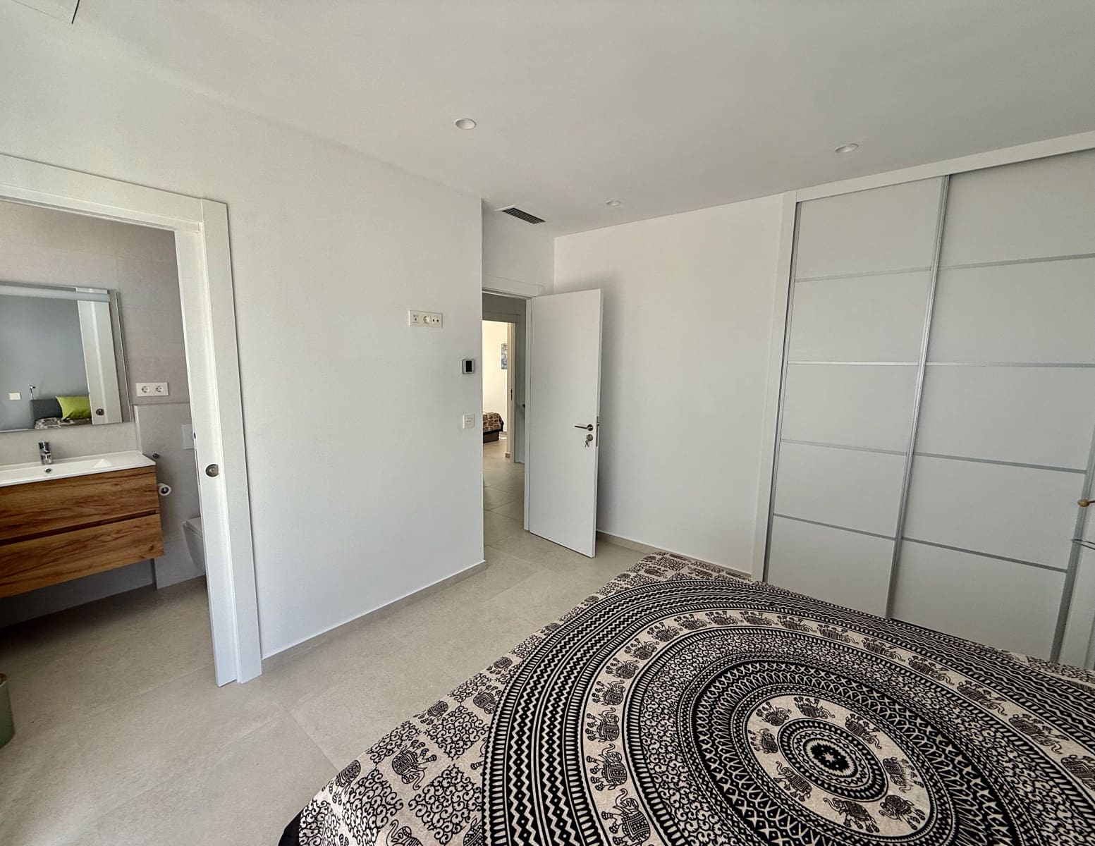 Chalet de 4 habitaciones en Guardamar del Segura en venta con piscina - 660.000 € (Ref: 9500164)