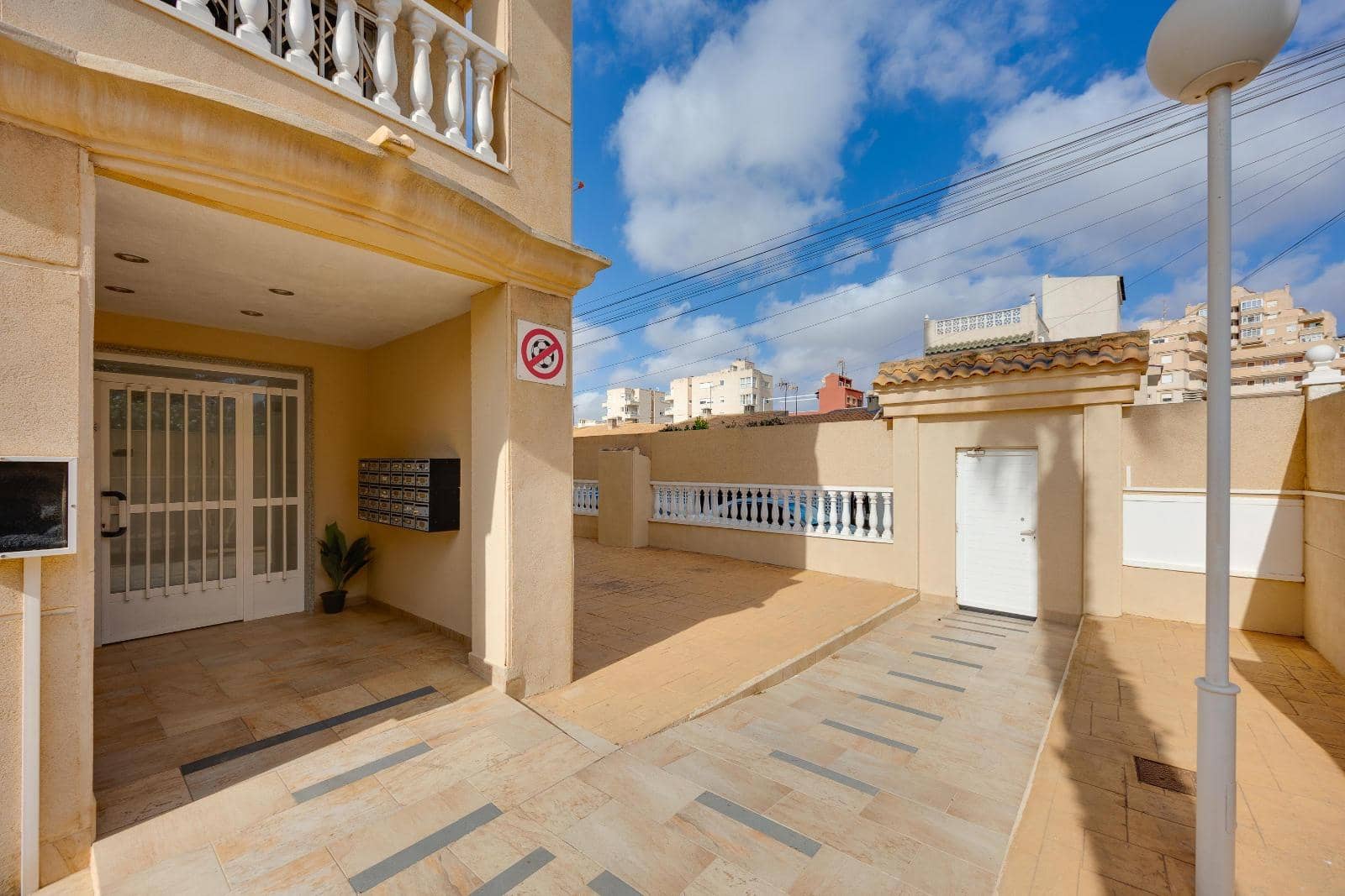 2 soveværelse Lejlighed til salg i Torrevieja med swimmingpool - € 164.969 (Ref: 10024263)
