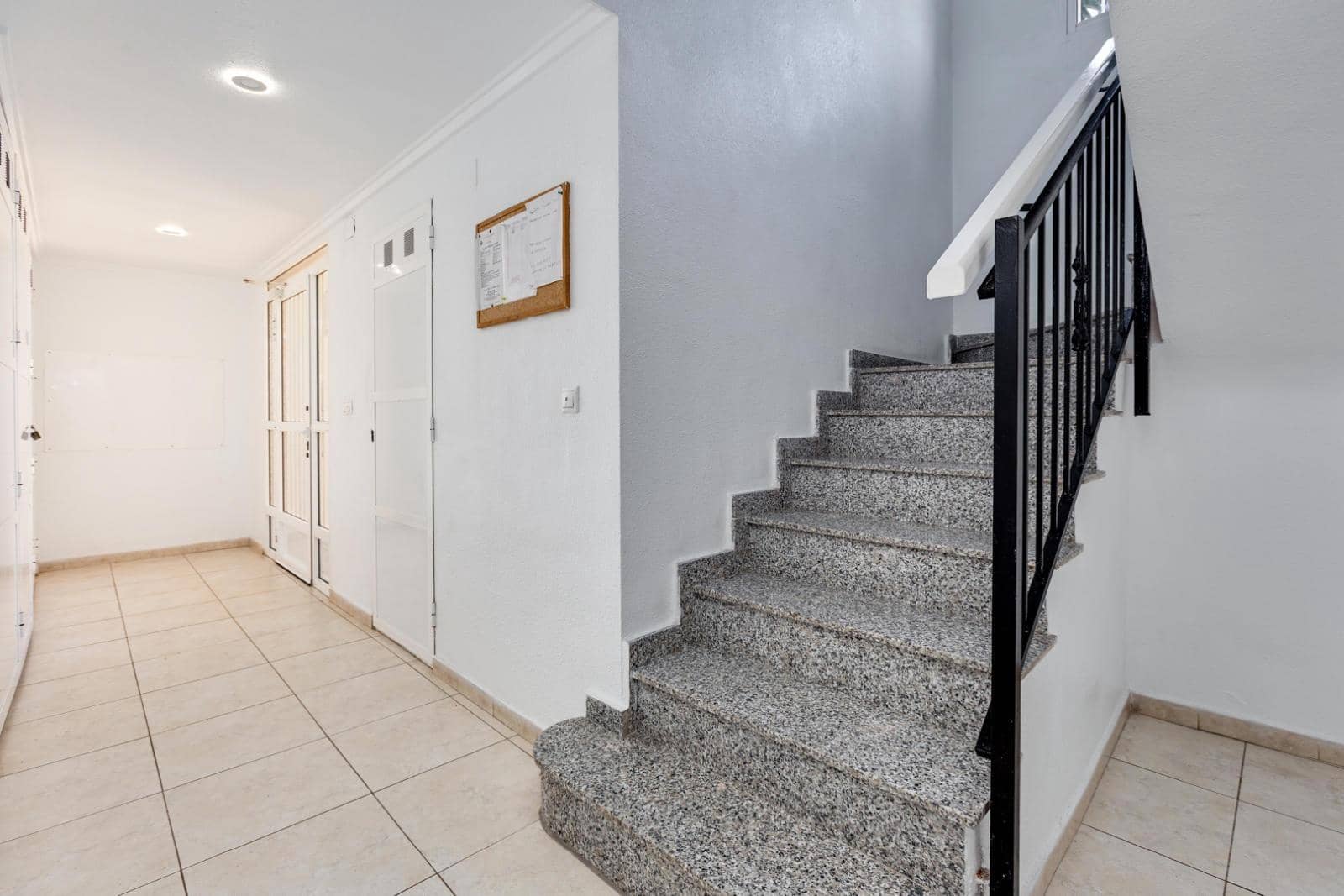 2 soveværelse Lejlighed til salg i Torrevieja med swimmingpool - € 164.969 (Ref: 10024263)