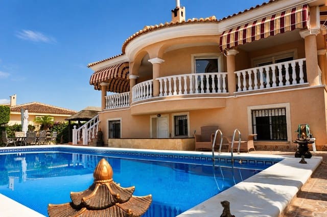 Chalet de 4 habitaciones en Ciudad Quesada, Rojales en venta con piscina - 557.000 € (Ref: 10024265)