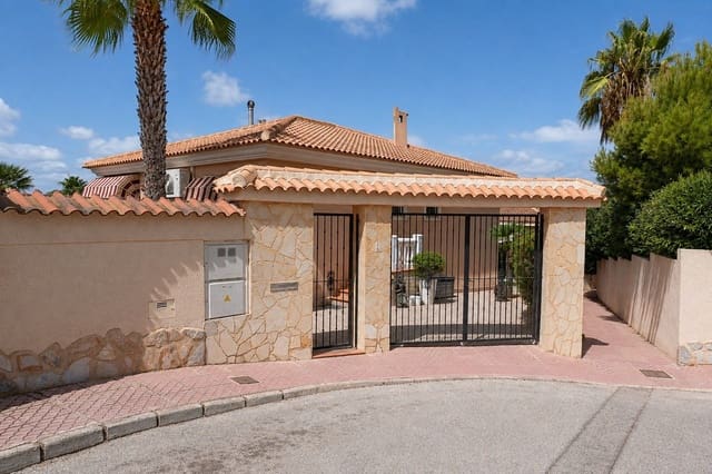 Chalet de 4 habitaciones en Ciudad Quesada, Rojales en venta con piscina - 557.000 € (Ref: 10024265)