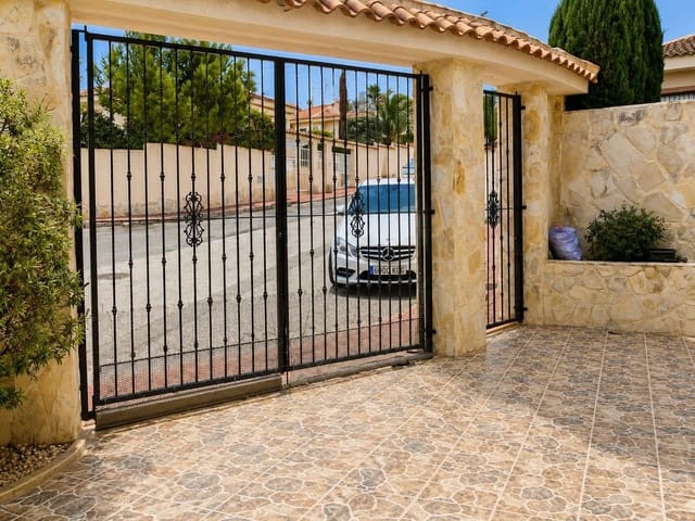 Chalet de 4 habitaciones en Ciudad Quesada, Rojales en venta con piscina - 557.000 € (Ref: 10024265)