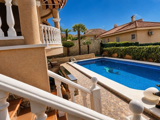 Chalet de 4 habitaciones en Ciudad Quesada, Rojales en venta con piscina - 557.000 € (Ref: 10024265)