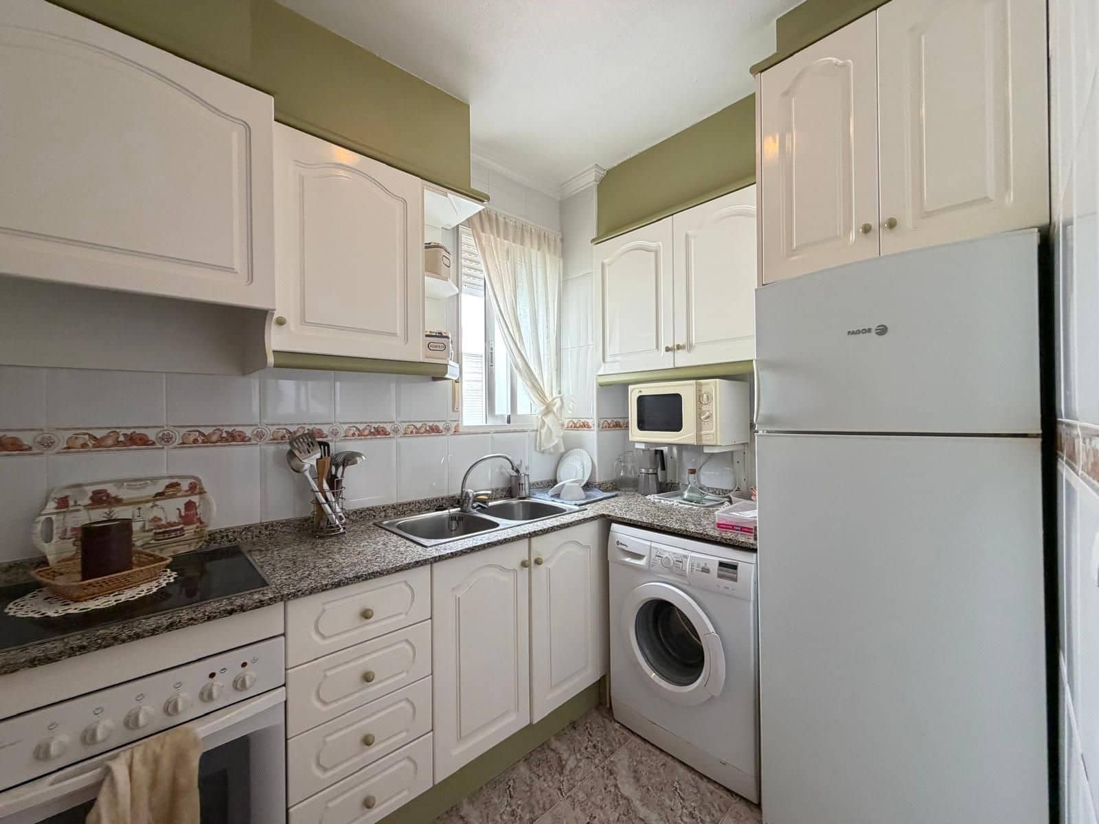 2 Zimmer Apartment zu verkaufen in Torrevieja - 157.500 € (Ref: 10024278)