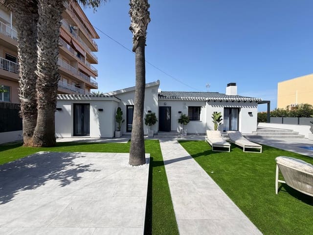 4 Zimmer Villa zu verkaufen in Punta Prima, Torrevieja mit Pool - 749.000 € (Ref: 10024279)
