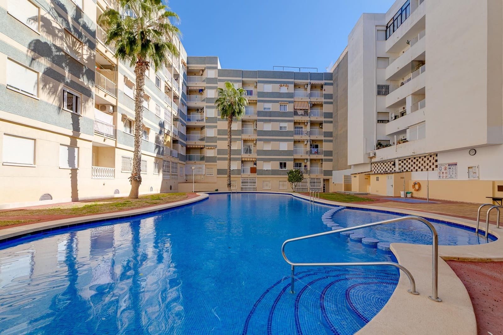 Apartamento de 3 habitaciones en Torrevieja en venta con piscina - 159.999 € (Ref: 10032166)