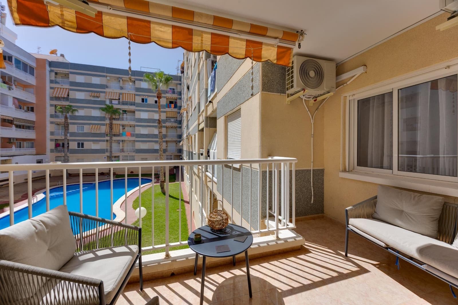 Apartamento de 3 habitaciones en Torrevieja en venta con piscina - 159.999 € (Ref: 10032166)