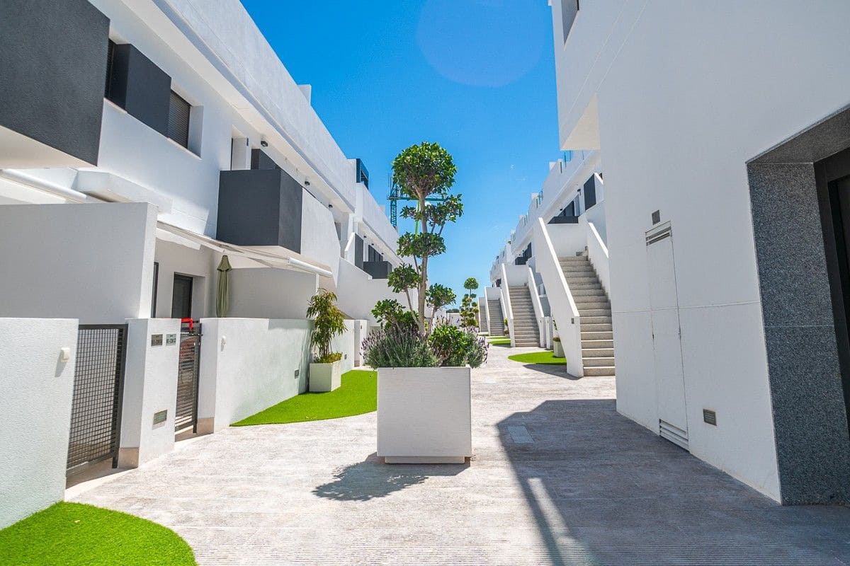 3 quarto Apartamento para venda em Torrevieja com garagem - 339 000 € (Ref: 10032172)