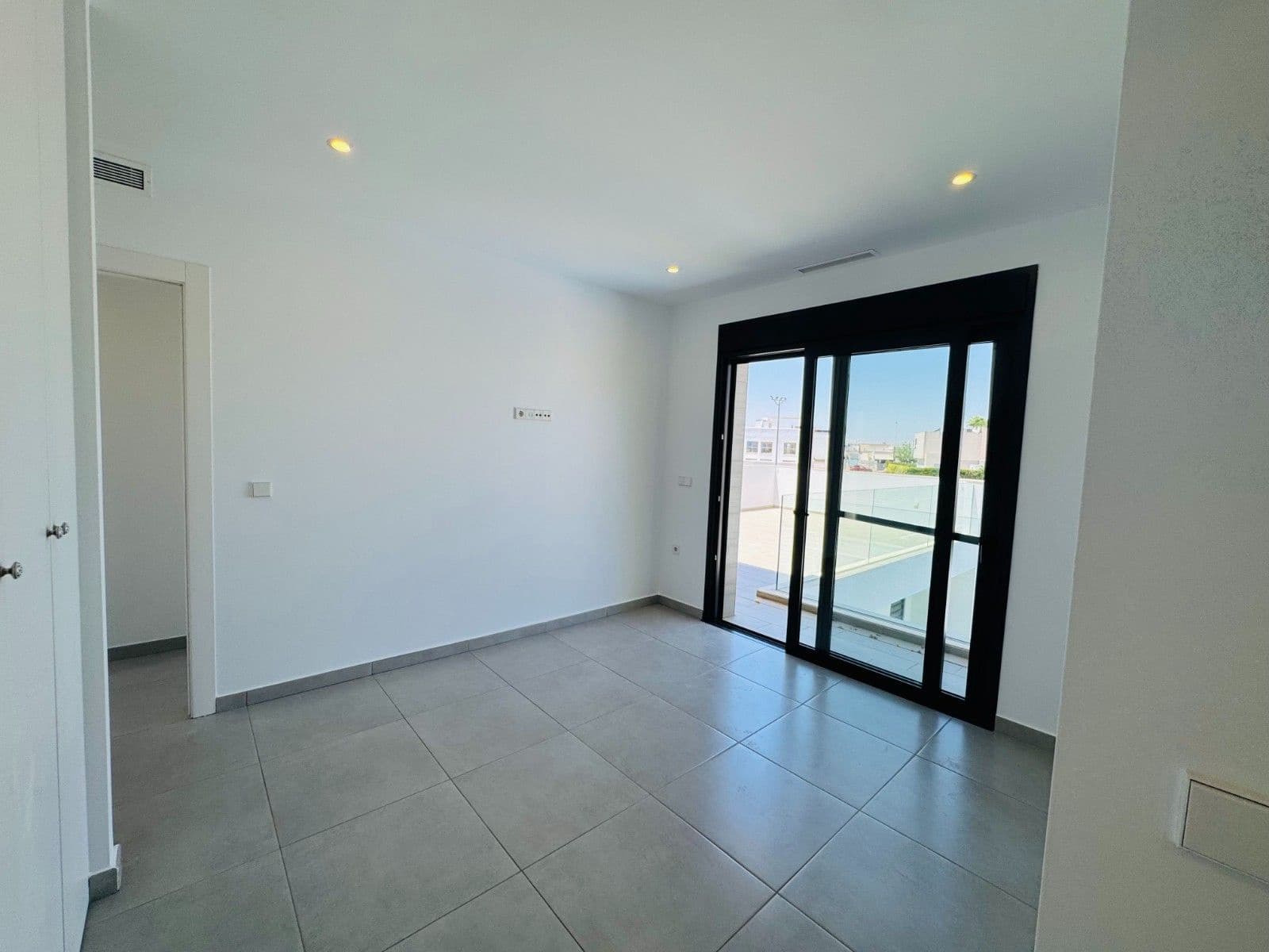 3 makuuhuone Huvila myytävänä paikassa San Pedro del Pinatar - 550 000 € (Ref: 10032181)